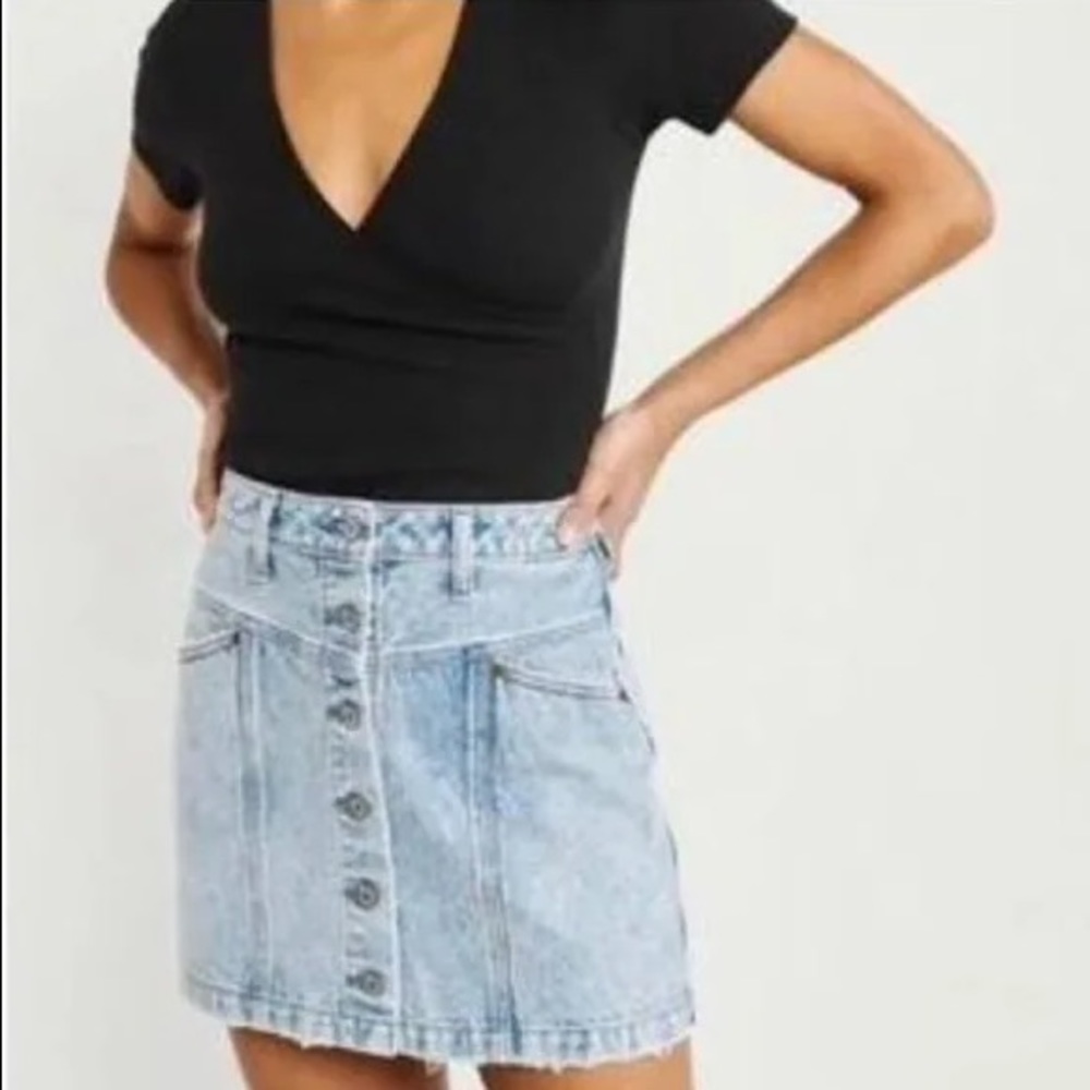 Abercrombie & Fitch High Rise Acid Wash Denim Mini Skirt - Picture 1 of 13